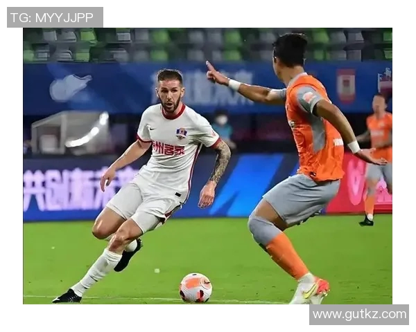 卡隆头球绝杀助力深圳新鹏城勇夺胜利展现强大团队精神