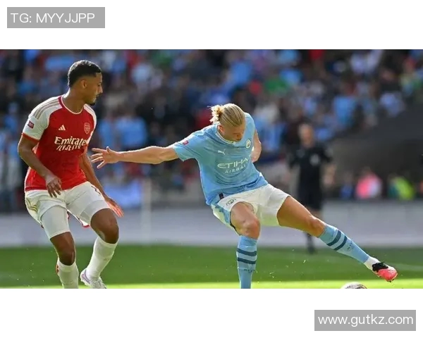 曼城逆袭利物浦夺英超冠军，瓜帅率队实现三连冠伟业