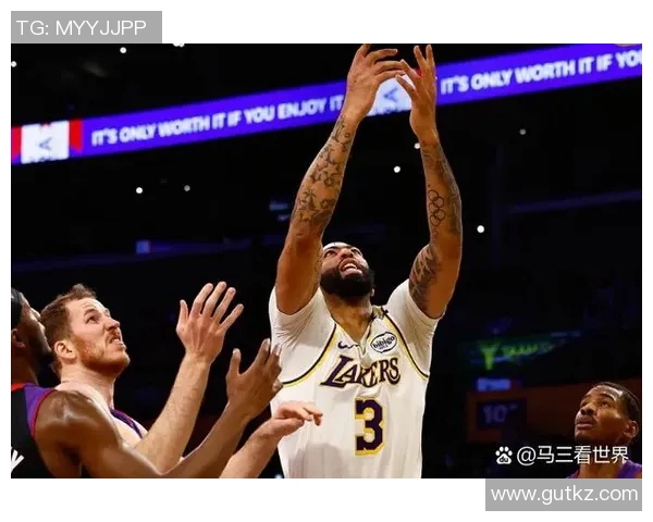 男篮全明星周末激烈角逐，年轻球员展现出色表现