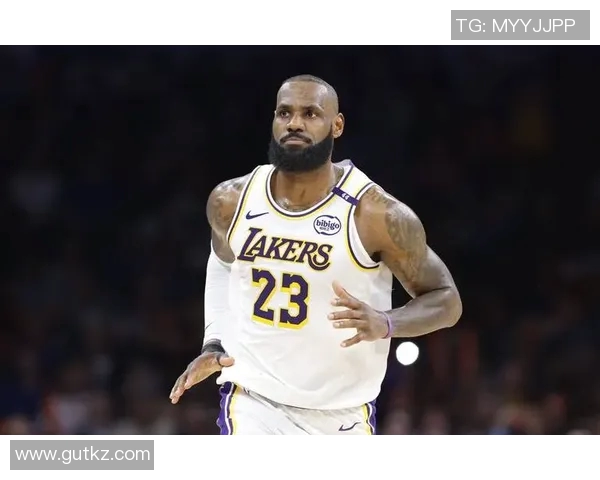 詹姆斯32分8篮板8助攻，率队击败开拓者晋级下一轮：伟大的球场领袖再度上演奇迹